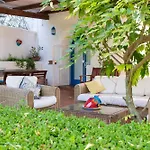 Frontemare Villa *